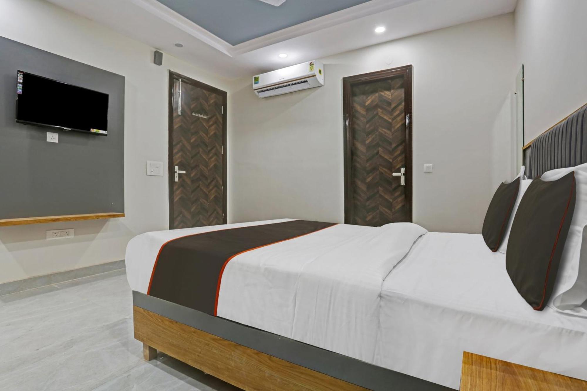 Townhouse Vip Grand Hotel Delhi  Exterior photo