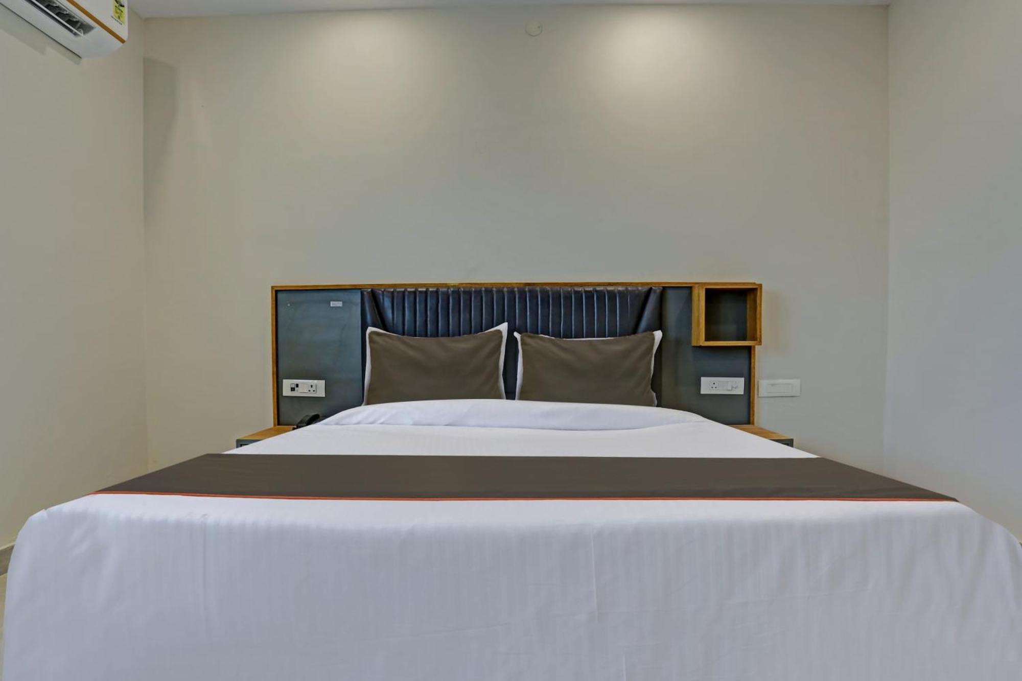 Townhouse Vip Grand Hotel Delhi  Exterior photo