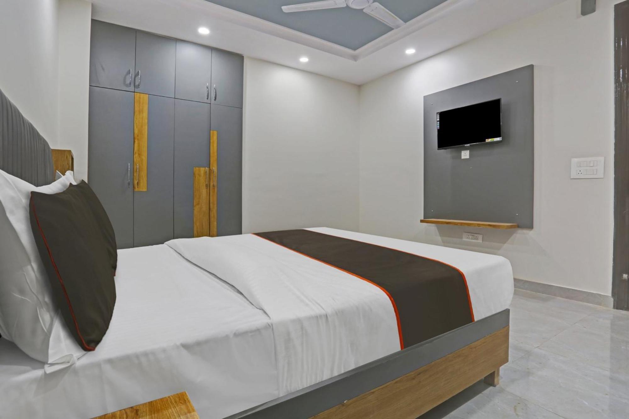 Townhouse Vip Grand Hotel Delhi  Exterior photo