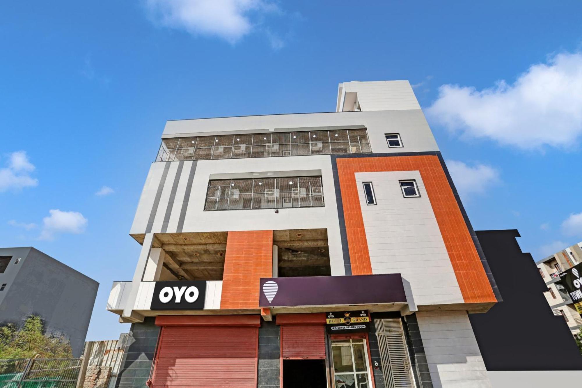Townhouse Vip Grand Hotel Delhi  Exterior photo