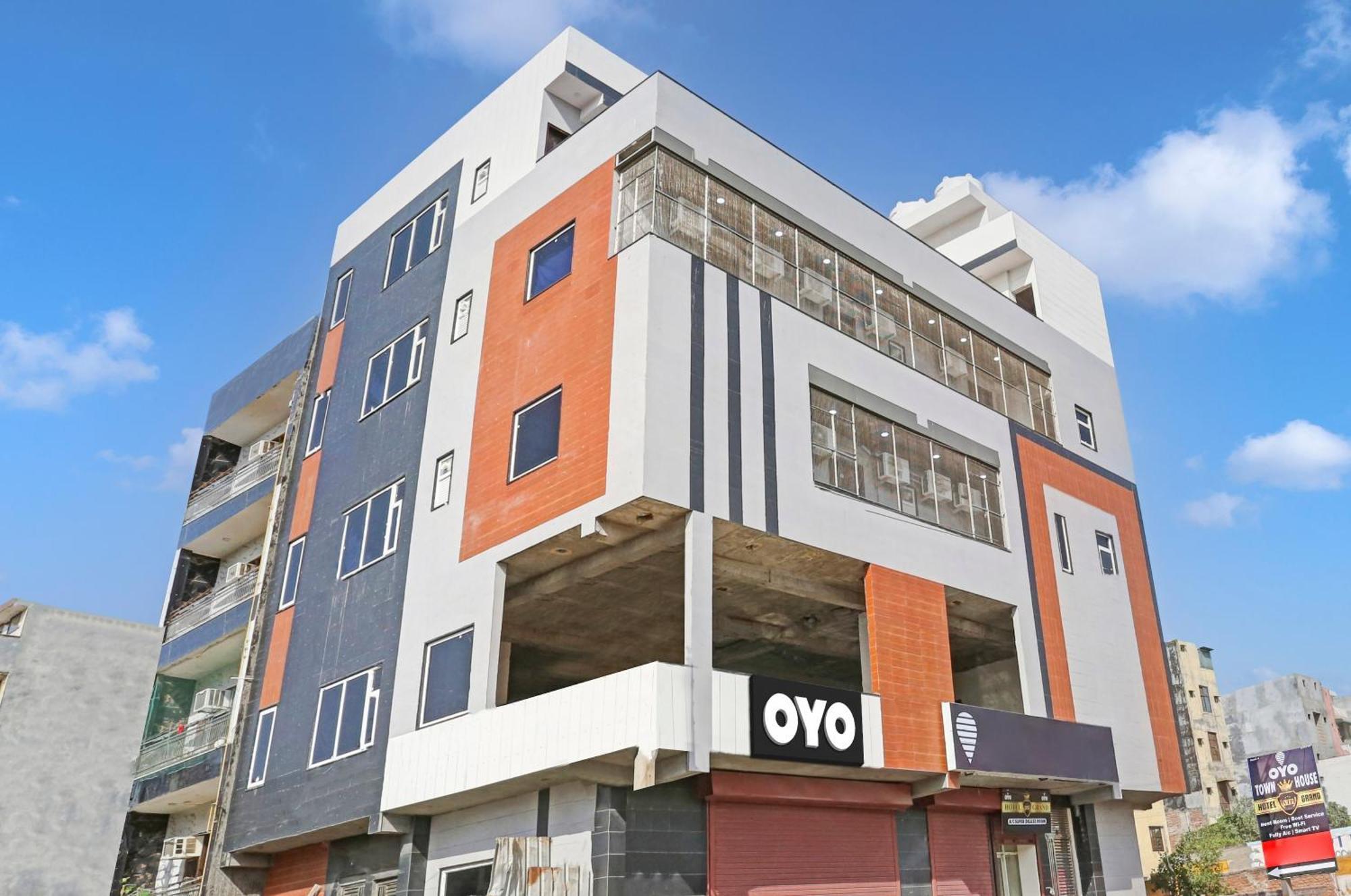 Townhouse Vip Grand Hotel Delhi  Exterior photo