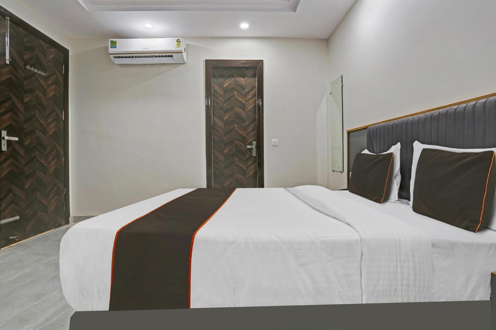 Townhouse Vip Grand Hotel Delhi  Exterior photo