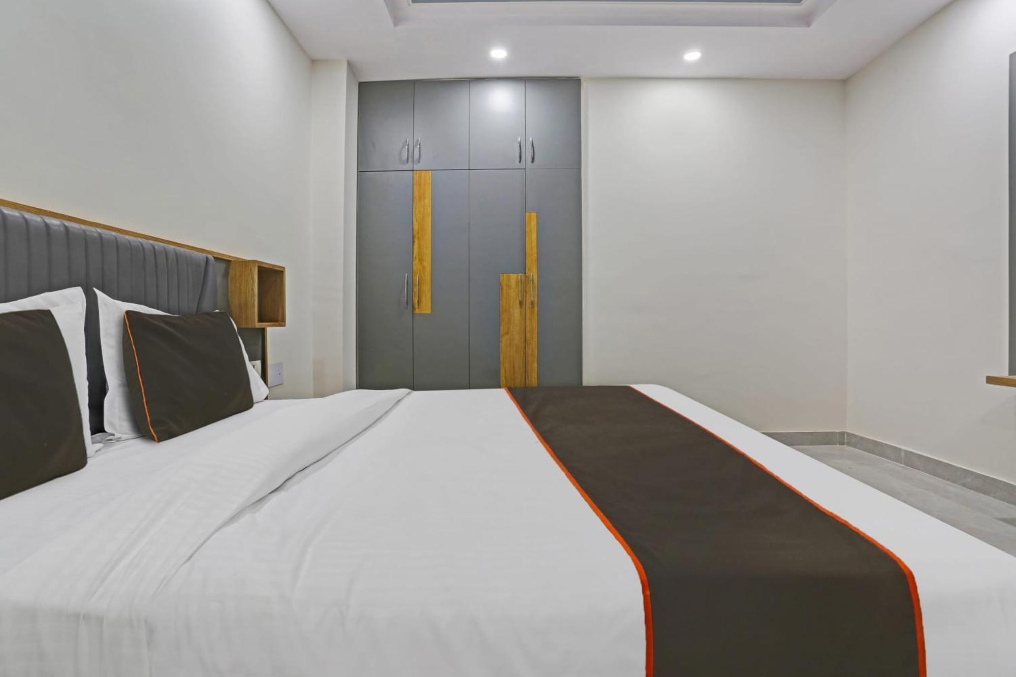 Townhouse Vip Grand Hotel Delhi  Exterior photo